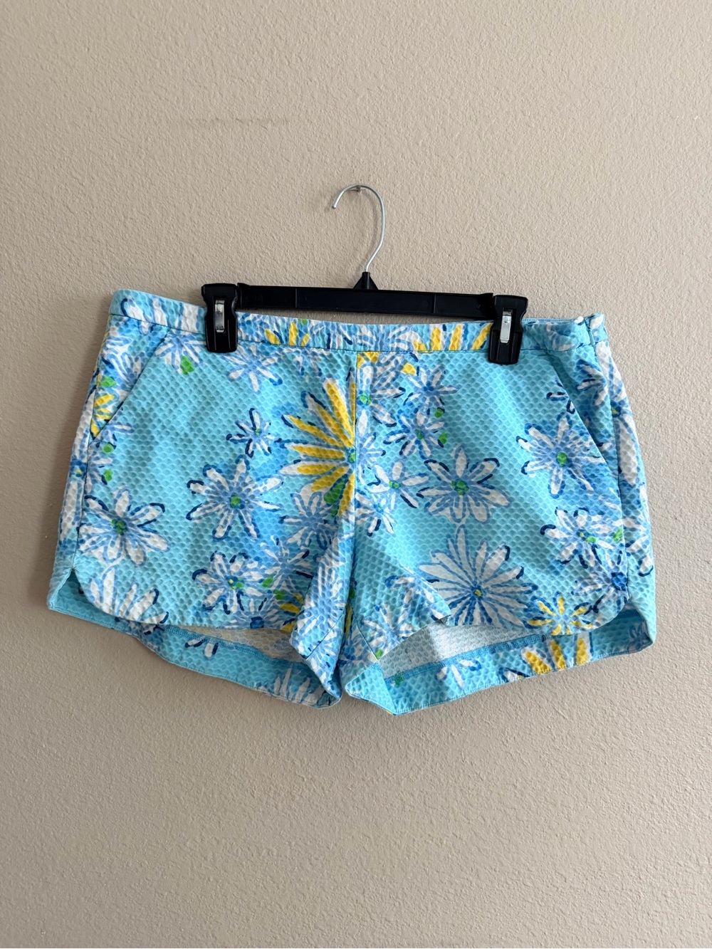 Lilly Pulitzer Addie Breakwater Shorts Allover Daisy Dance Textured Material